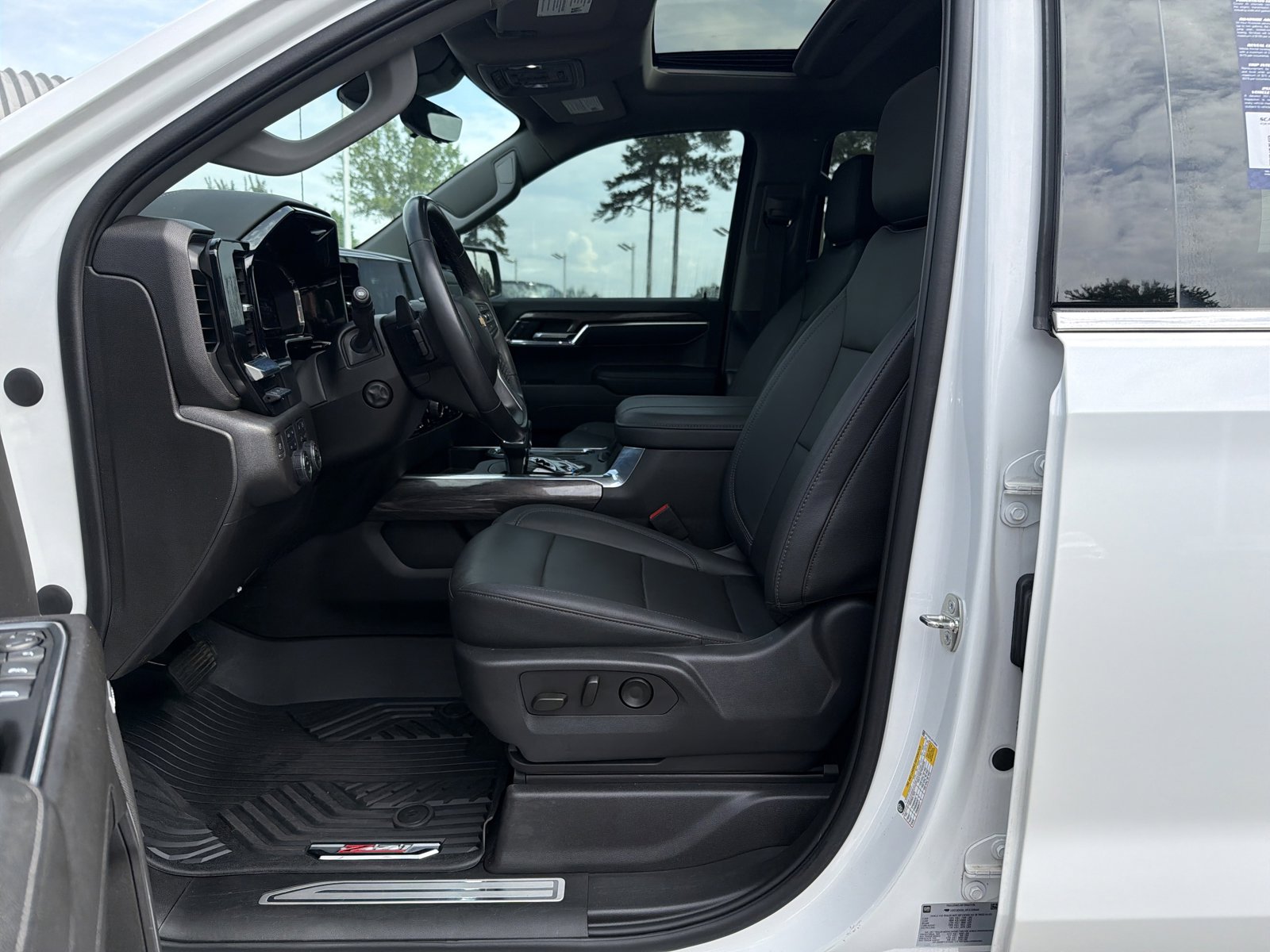 Used 2023 Chevrolet Silverado 1500 LTZ w/ LTZ Premium Package AWD/4WD image 14
