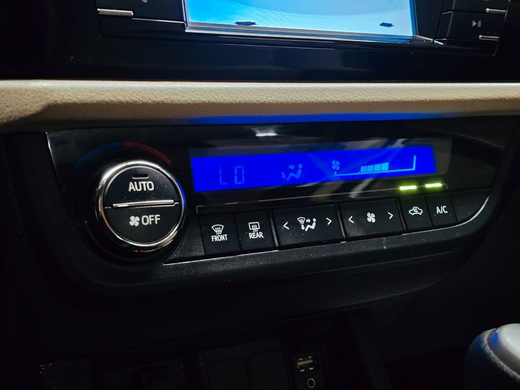 Used 2014 Toyota Corolla LE FWD image 29