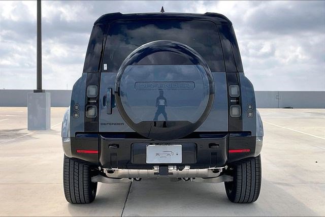 New 2026 Land Rover Defender 110 X-Dynamic SE image 4