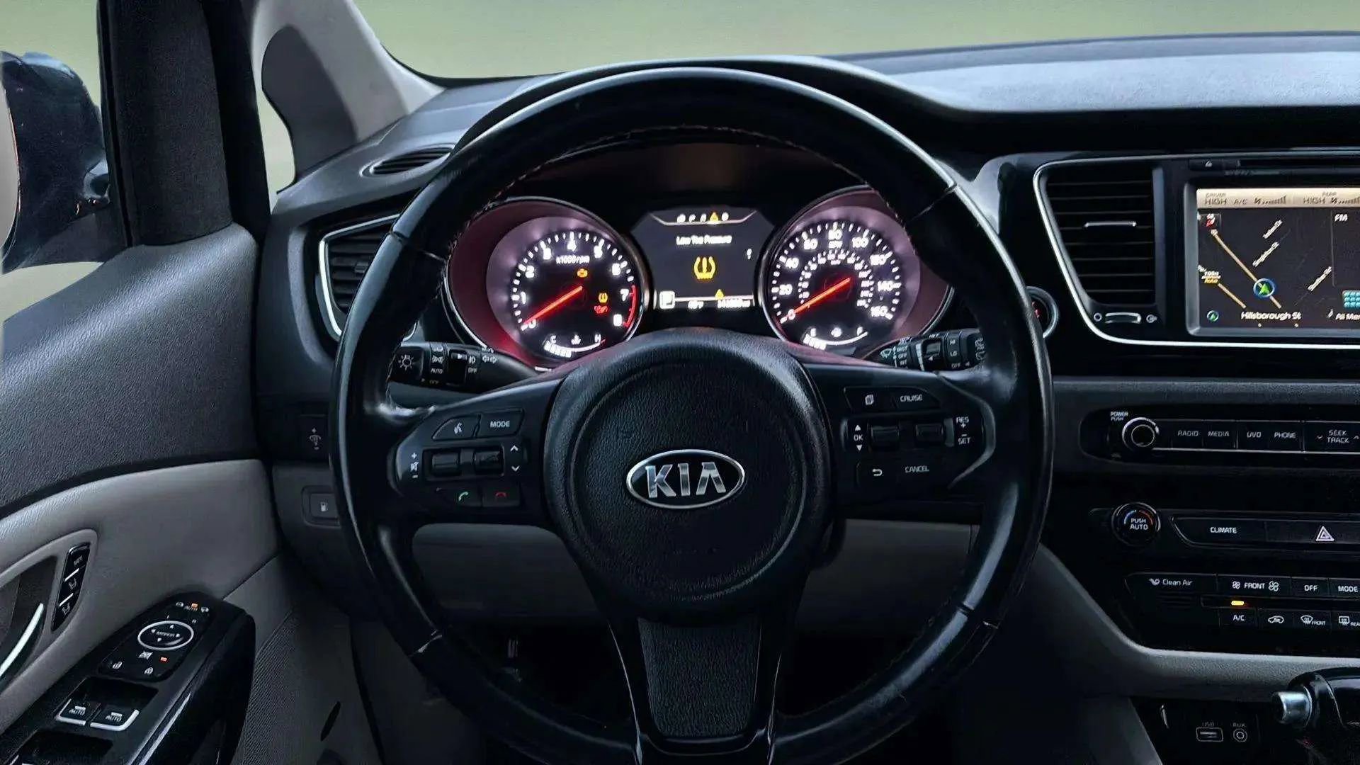 Used 2015 Kia Sedona SX image 35