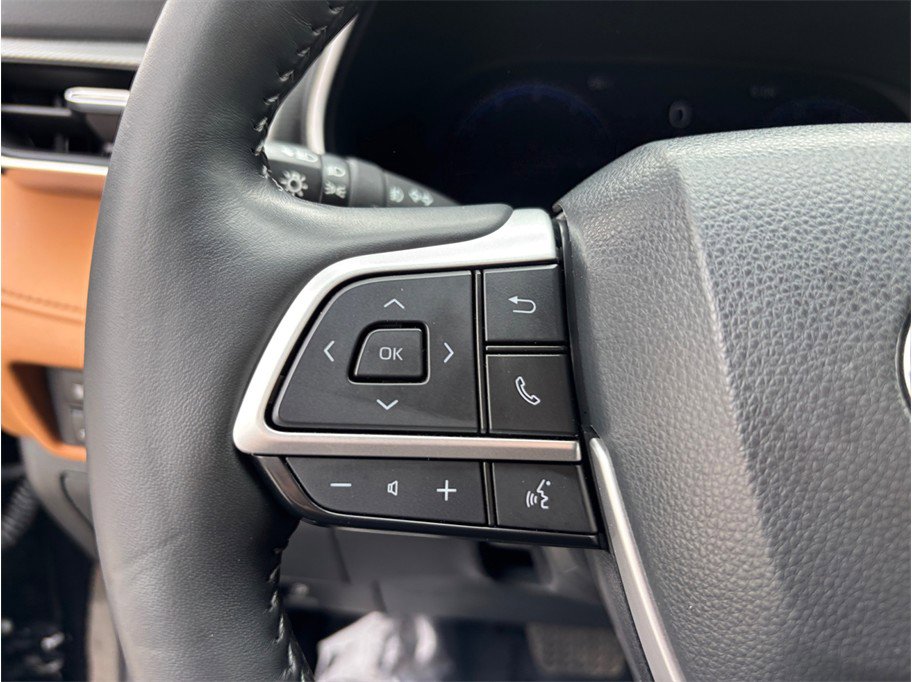 Used 2023 Toyota Highlander Platinum image 30