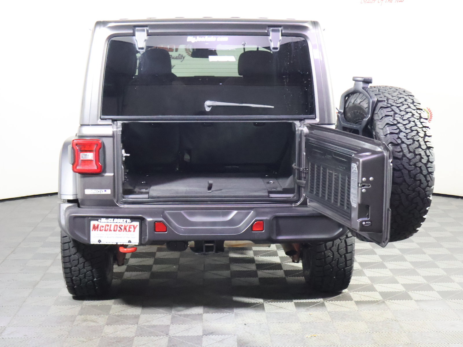 Used 2025 Jeep Wrangler Unlimited Rubicon AWD/4WD image 8