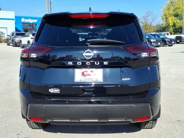 Used 2024 Nissan Rogue S AWD/4WD image 4