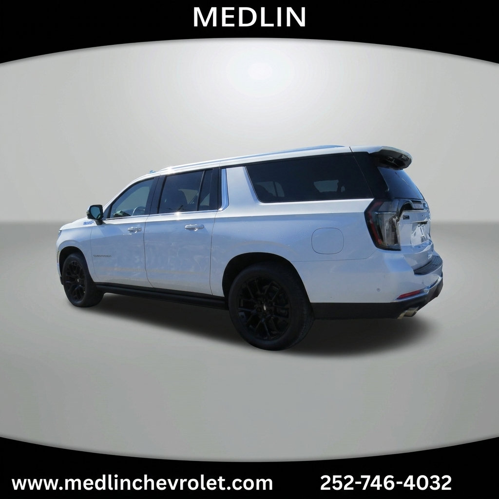 Used 2025 Chevrolet Suburban High Country AWD/4WD image 4