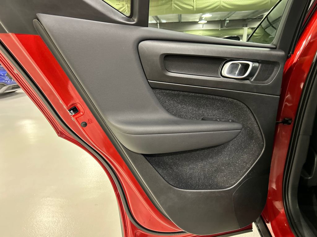 Used 2019 Volvo XC40 T5 R-Design AWD/4WD image 23
