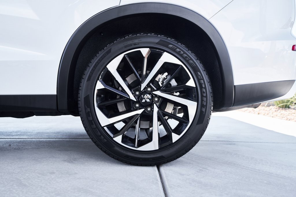 Used 2024 Mitsubishi Outlander SE image 8