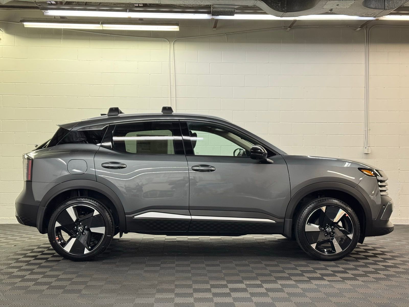 New 2026 Nissan Kicks SR w/ Cold Weather Package image 4