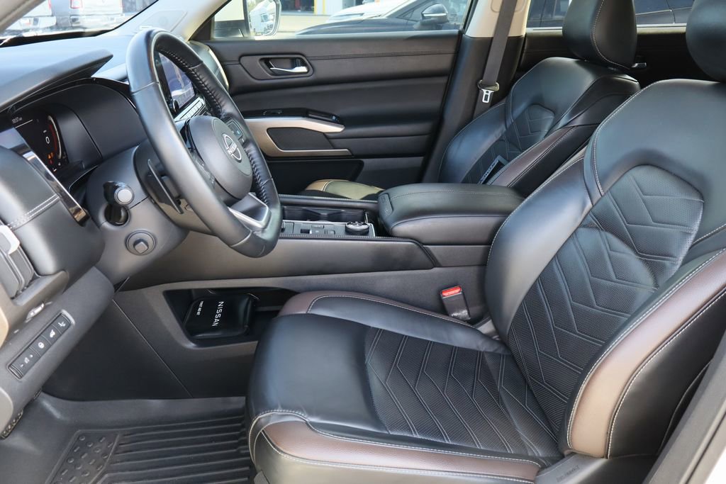 Used 2023 Nissan Pathfinder Platinum image 21