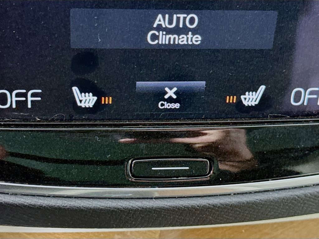 Used 2022 Volvo XC90 T6 Momentum w/ Climate Package image 12