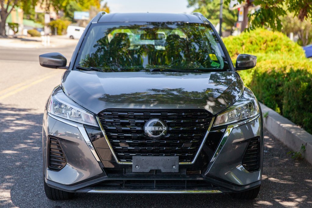 Used 2023 Nissan Kicks SV image 3