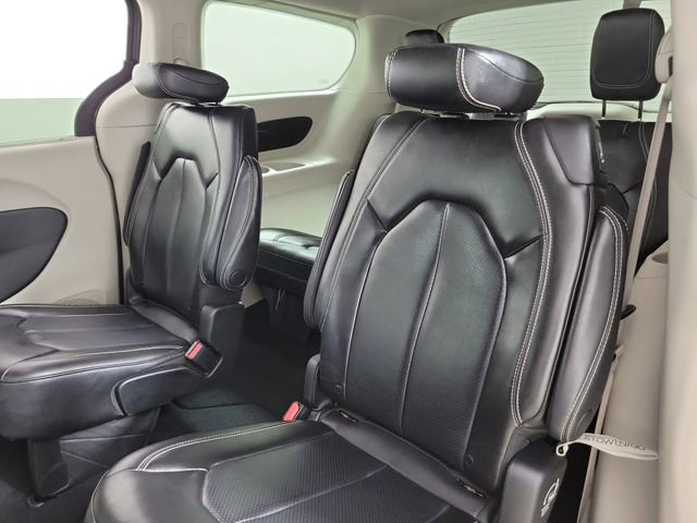 Used 2023 Chrysler Pacifica Touring-L FWD image 13