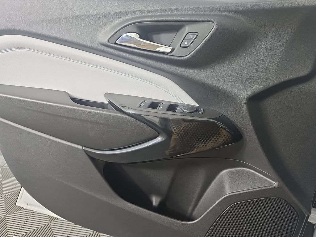 New 2026 Chevrolet Trax LT w/ LT Convenience Package FWD image 23