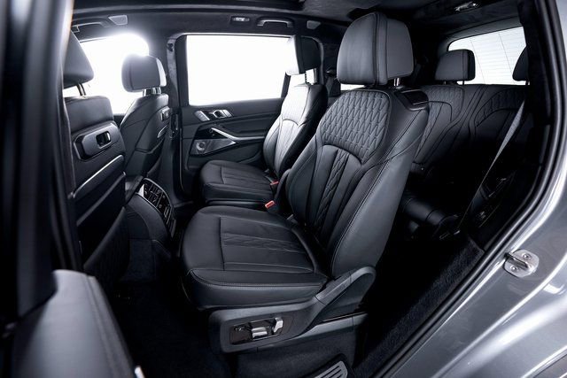 Used 2025 BMW ALPINA XB7 image 24