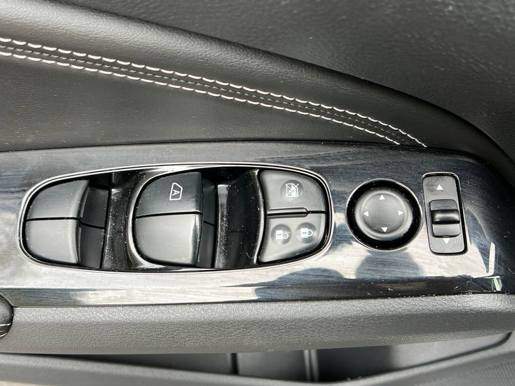 Used 2023 Nissan Altima 2.5 SV w/ SV Premium Package FWD image 12