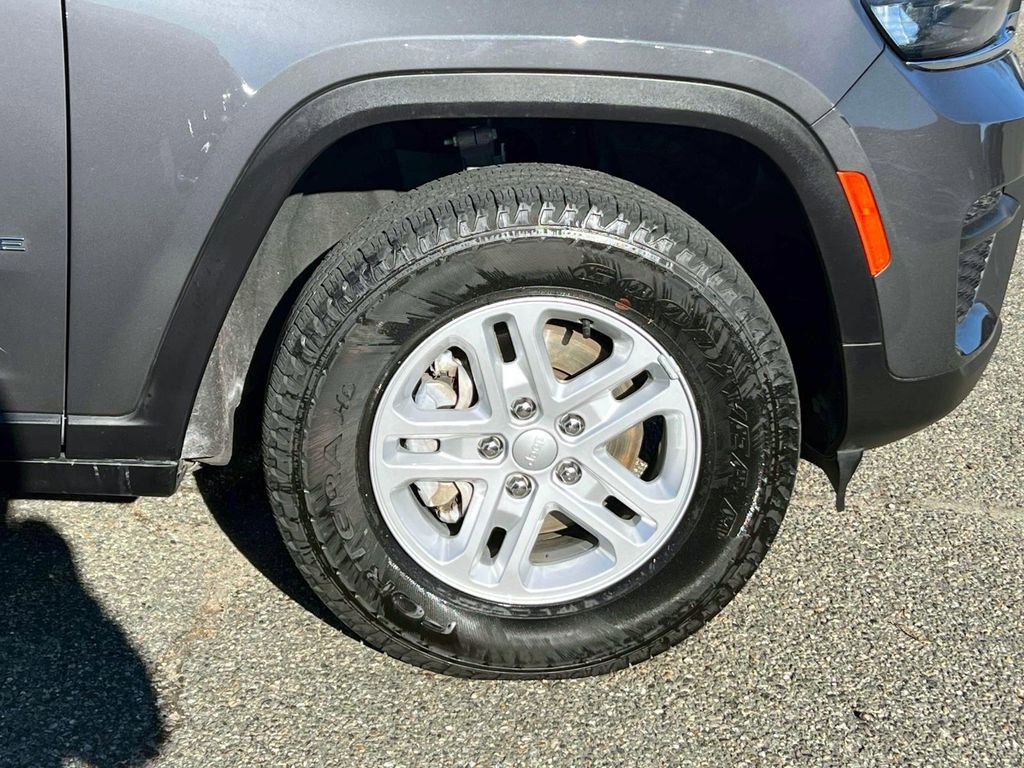 Certified 2023 Jeep Grand Cherokee Laredo w/ Luxury Tech Group I image 10