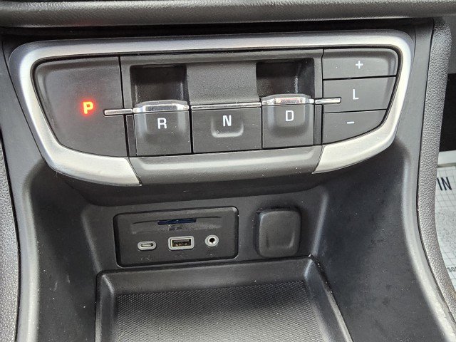Used 2024 GMC Terrain SLT image 25