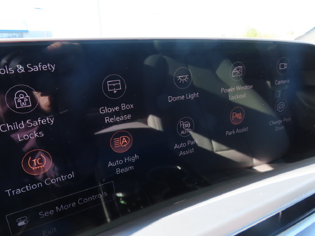 Used 2025 Cadillac Lyriq Luxury RWD image 26