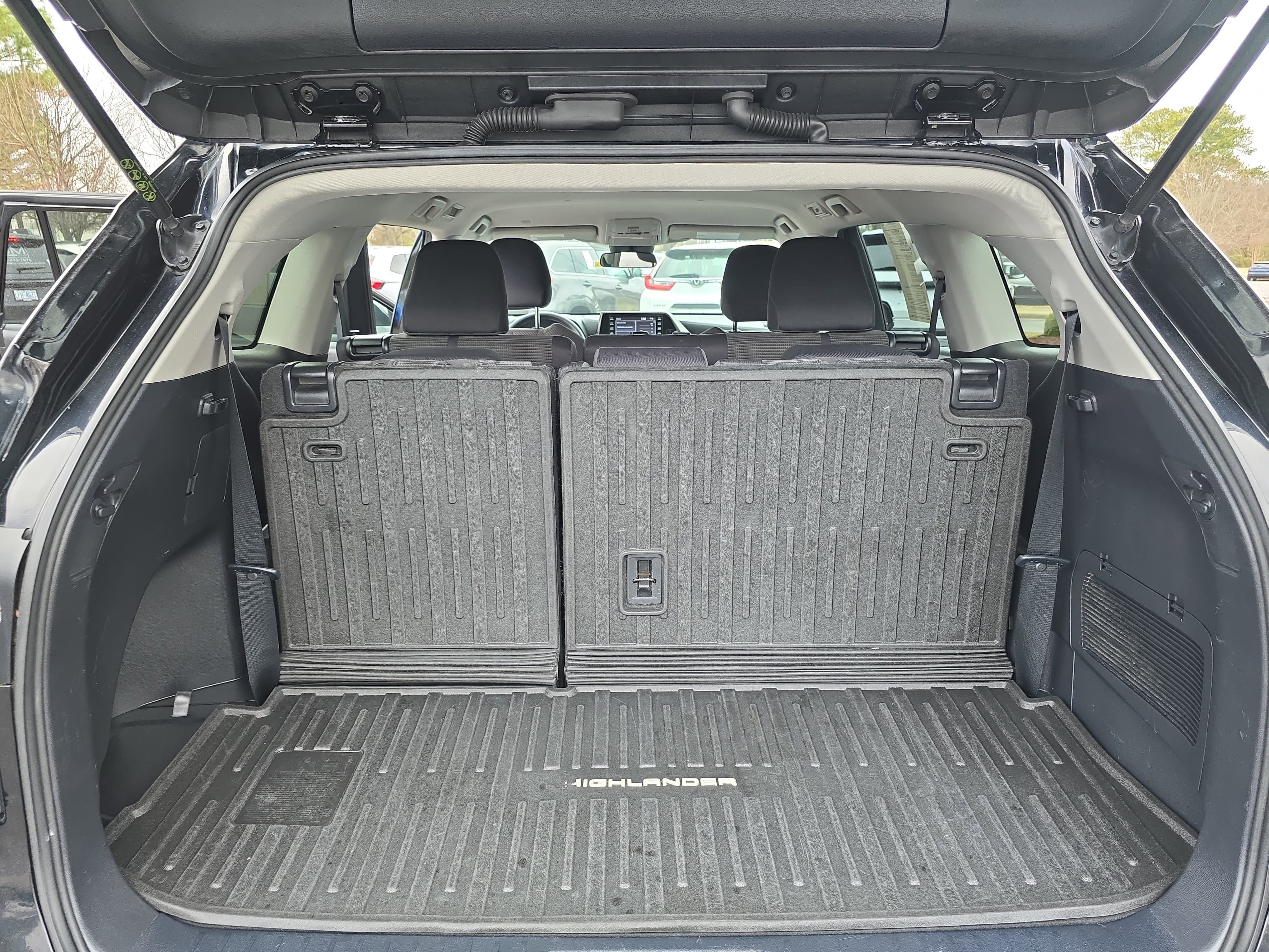 Used 2021 Toyota Highlander L image 12