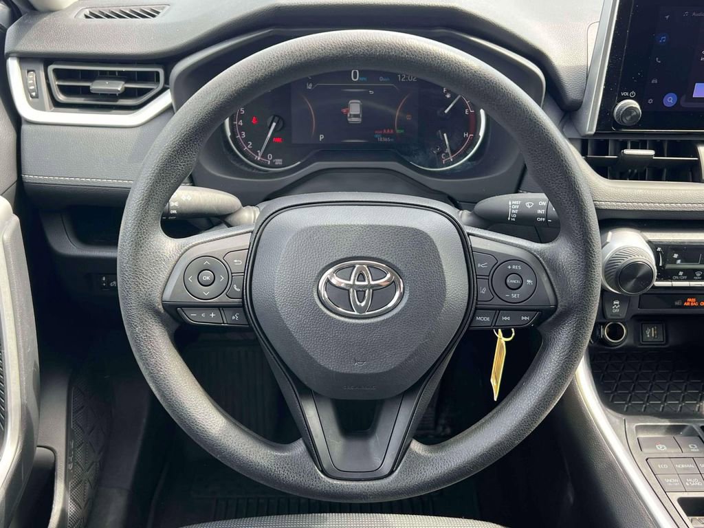 Used 2023 Toyota RAV4 LE AWD/4WD image 15