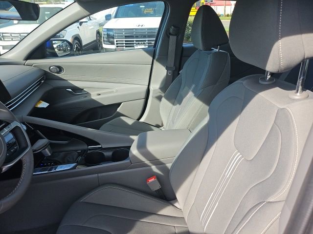 Certified 2025 Hyundai Elantra SEL w/ Cargo Package image 10