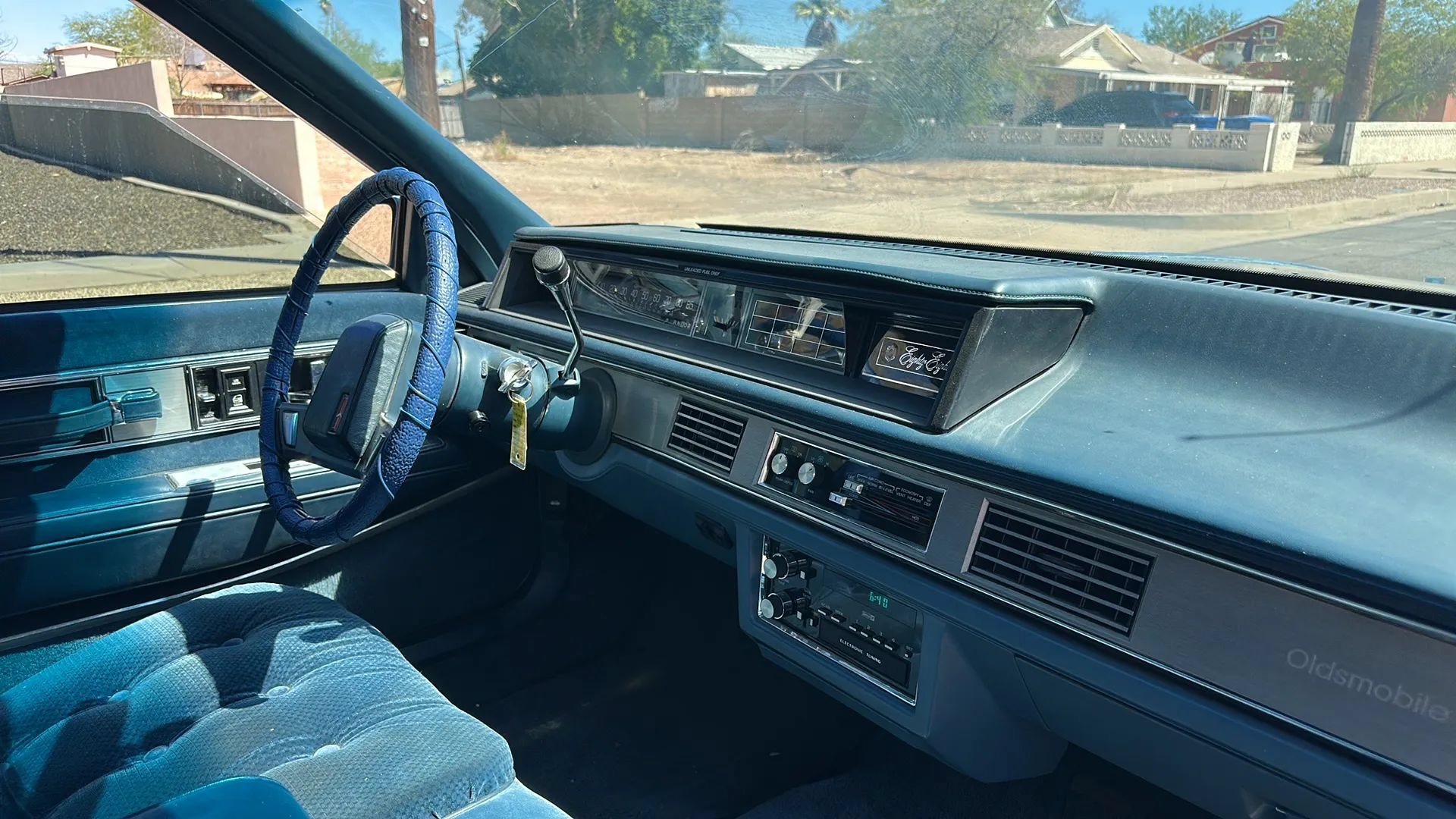 Used 1990 Oldsmobile 88 Royale Brougham FWD image 17
