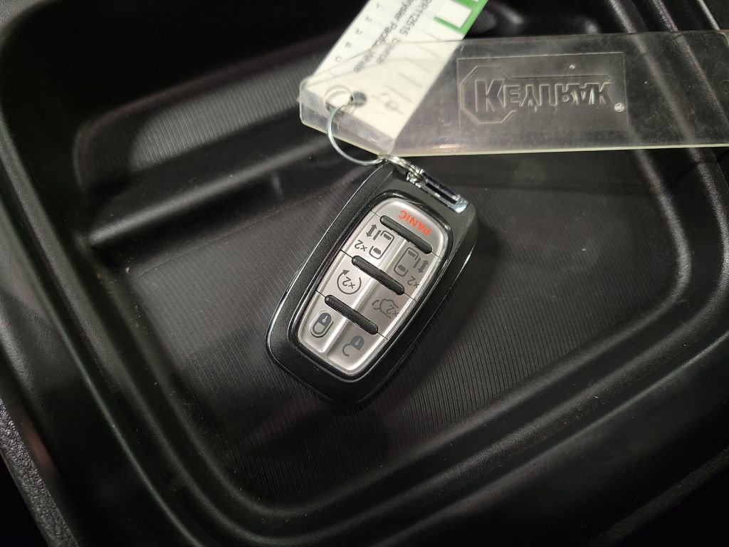 Used 2024 Chrysler Pacifica Touring FWD image 15