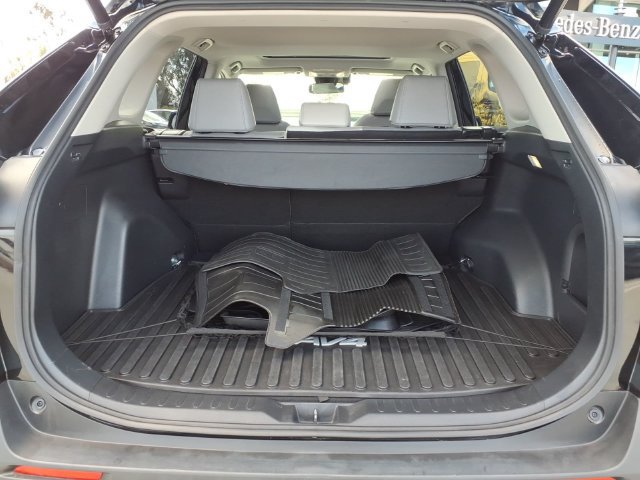 Used 2022 Toyota RAV4 XLE Premium AWD/4WD image 23