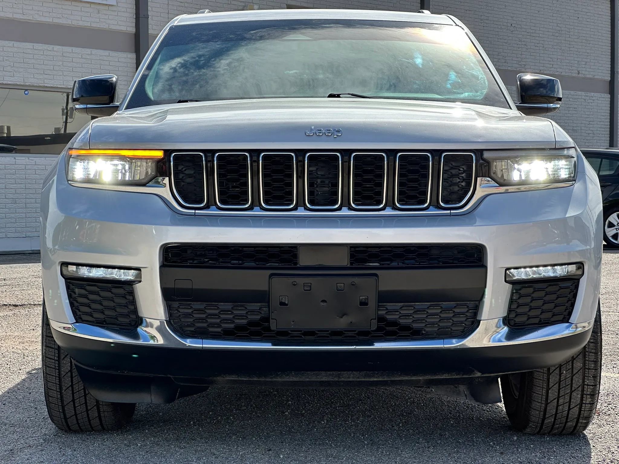 Used 2023 Jeep Grand Cherokee L Limited AWD/4WD image 10