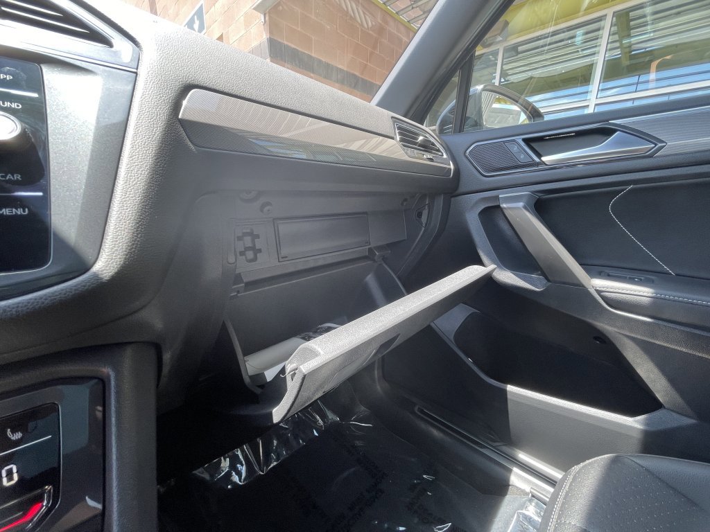 Used 2023 Volkswagen Tiguan SE R-Line image 50