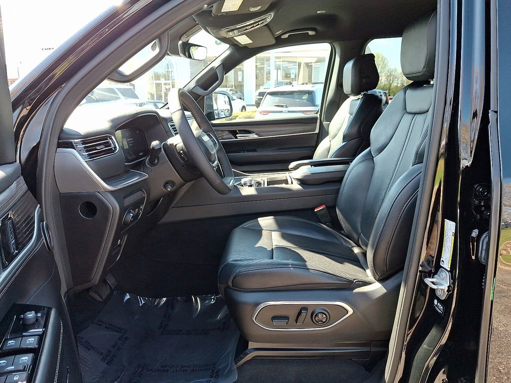 Used 2024 Jeep Wagoneer Series II w/ Flexible Seating Group image 13