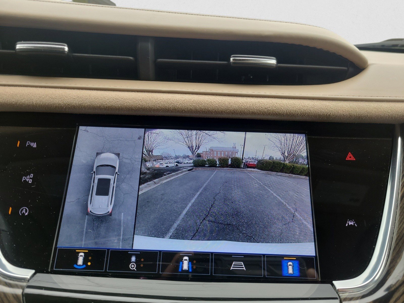 Used 2023 Cadillac XT6 Premium Luxury w/ Platinum Package FWD image 18