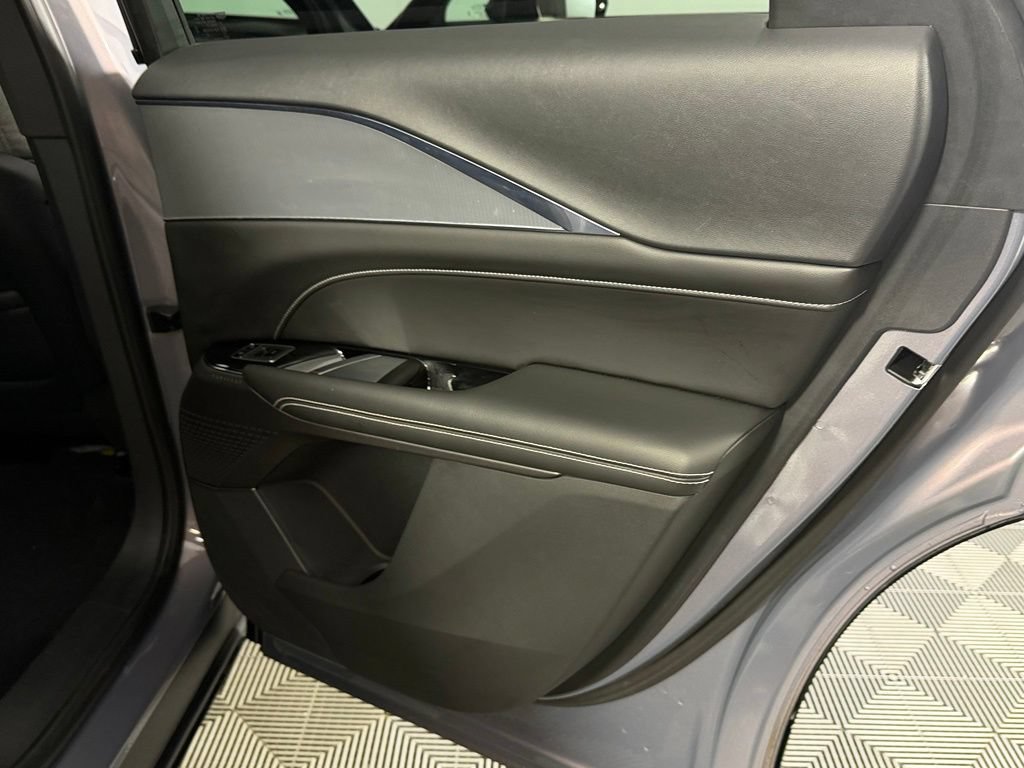 Used 2024 Cadillac Lyriq Tech RWD image 29