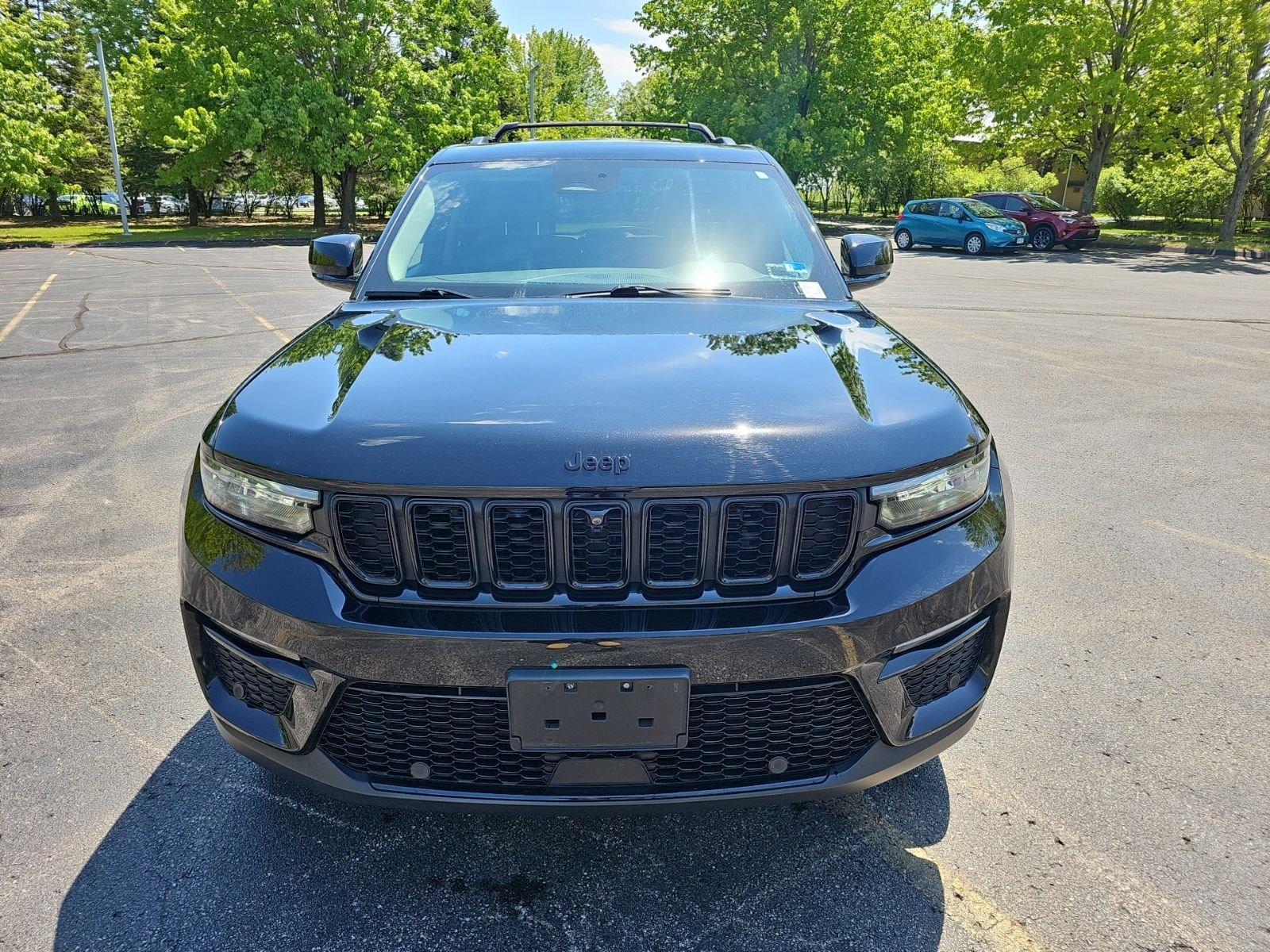 Used 2023 Jeep Grand Cherokee Limited w/ Luxury Tech Group II AWD/4WD image 9