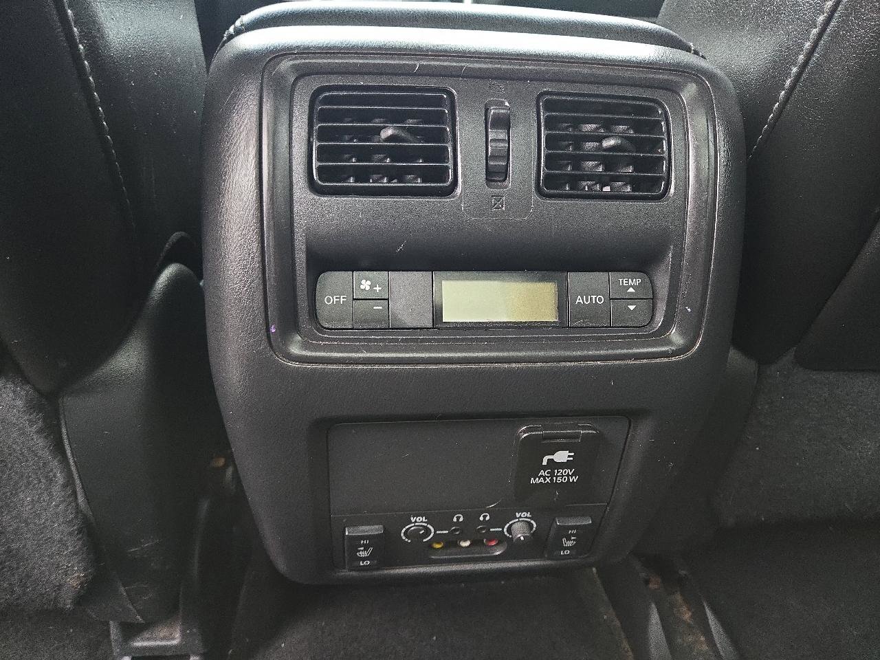 Used 2013 Nissan Pathfinder Platinum w/ Platinum Premium Pkg image 13