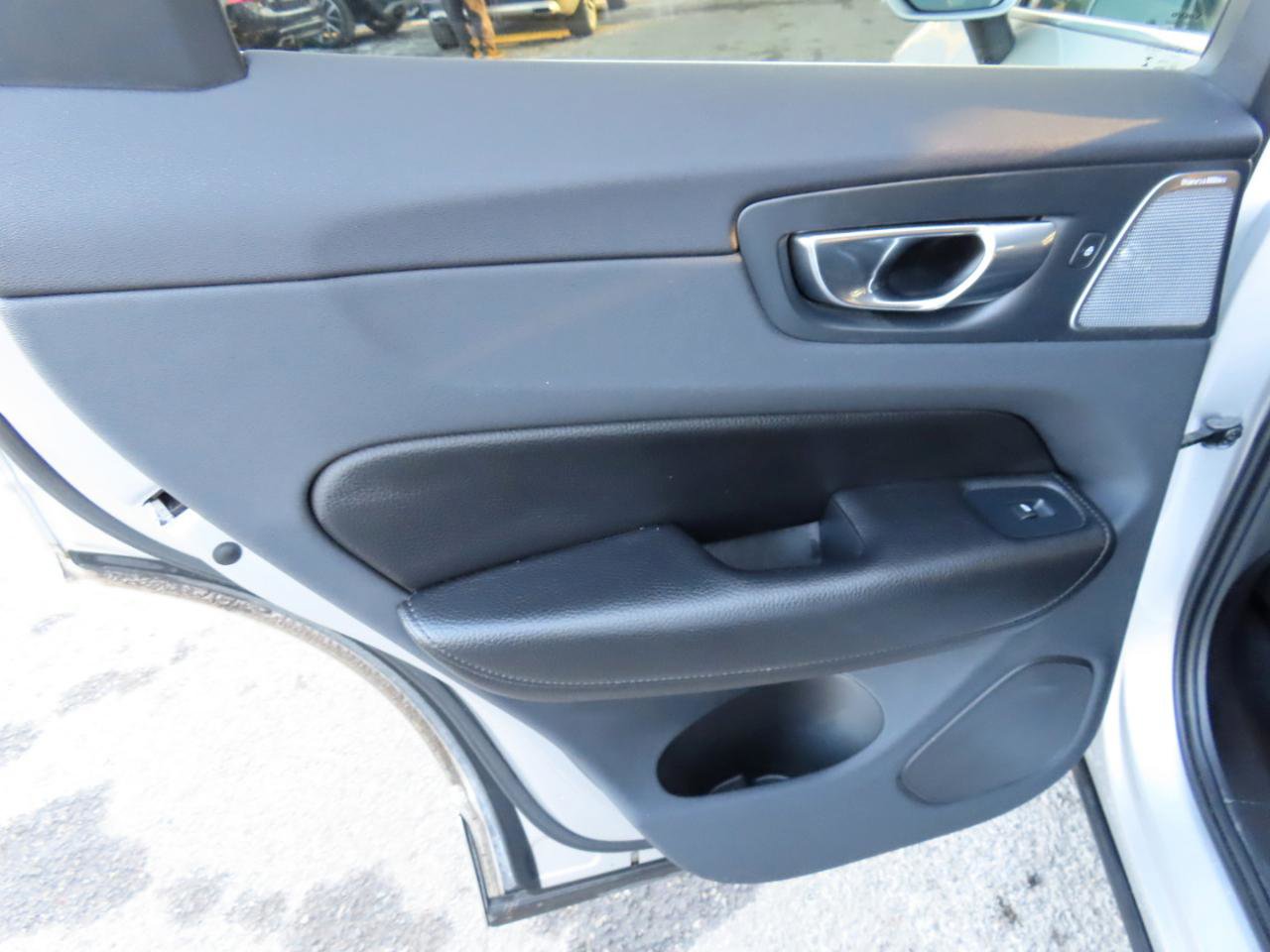 Used 2018 Volvo XC60 T6 Inscription w/ Convenience Package image 9