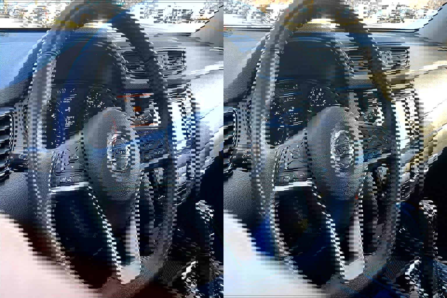 Used 2019 Nissan Rogue SV image 17