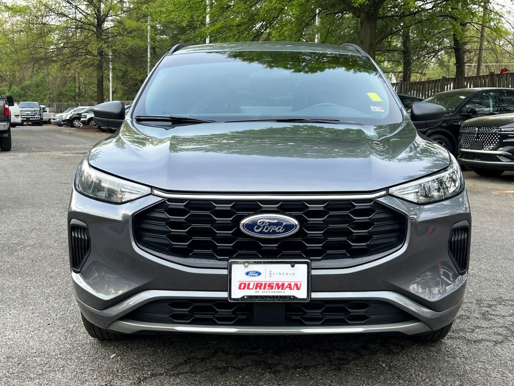 Used 2023 Ford Escape ST-Line w/ Tech Pack #1 AWD/4WD image 2