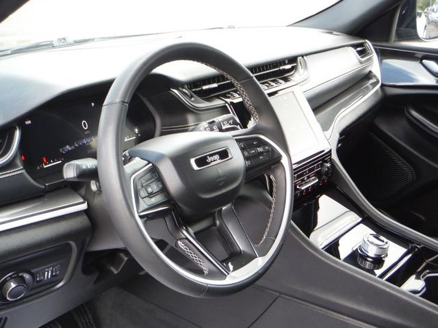 Used 2023 Jeep Grand Cherokee Altitude image 14