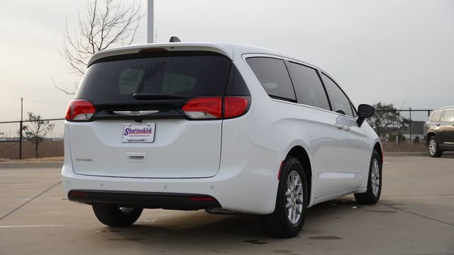 New 2026 Chrysler Voyager LX image 9