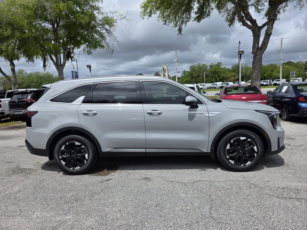 Used 2025 Kia Sorento S w/ Panoramic Sunroof Package image 2