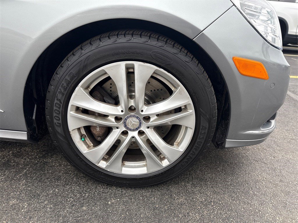 Used 2011 Mercedes-Benz E 550 4MATIC Sedan image 14