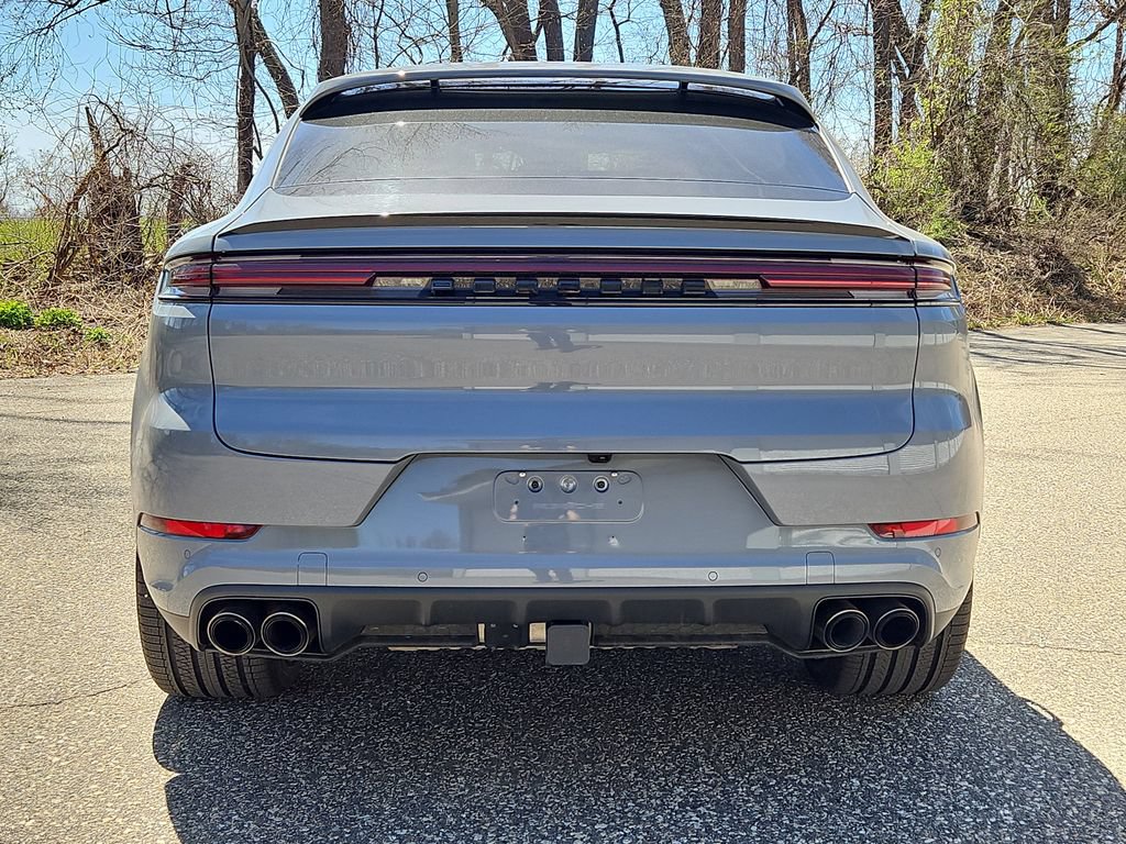 Certified 2025 Porsche Cayenne Coupe AWD/4WD image 6