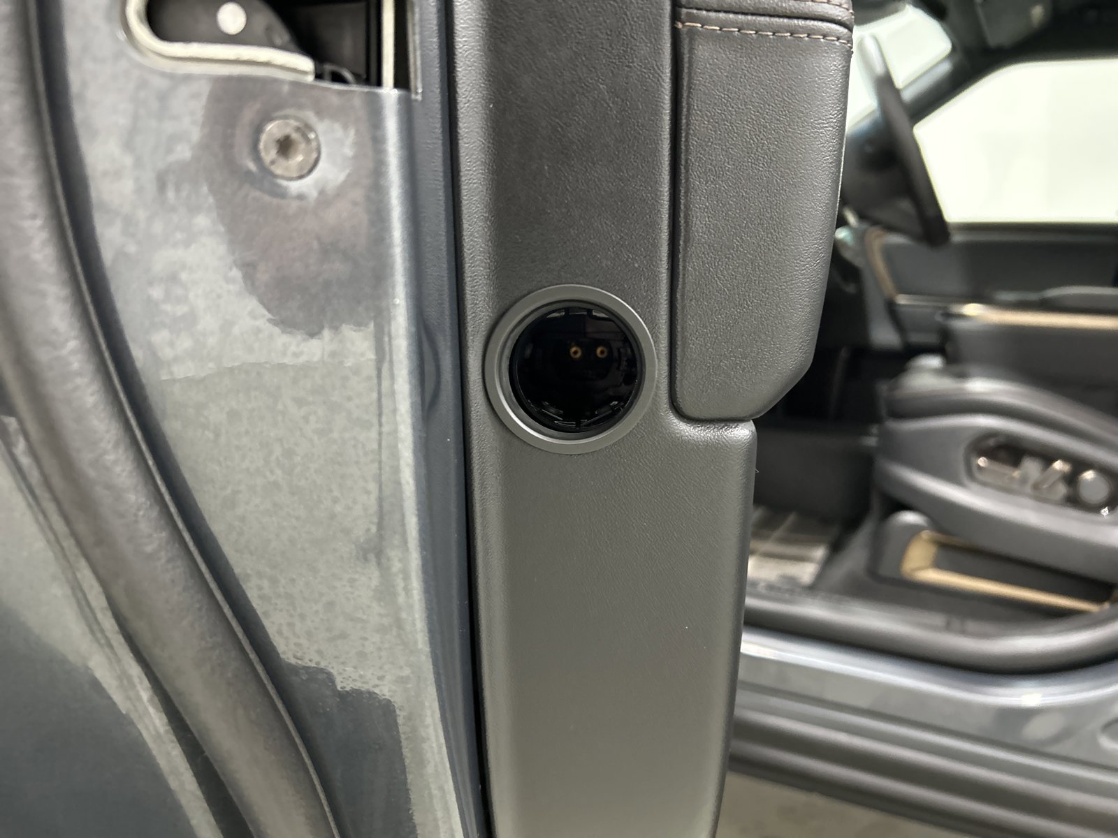 Used 2025 Rivian R1T Premium AWD/4WD image 30