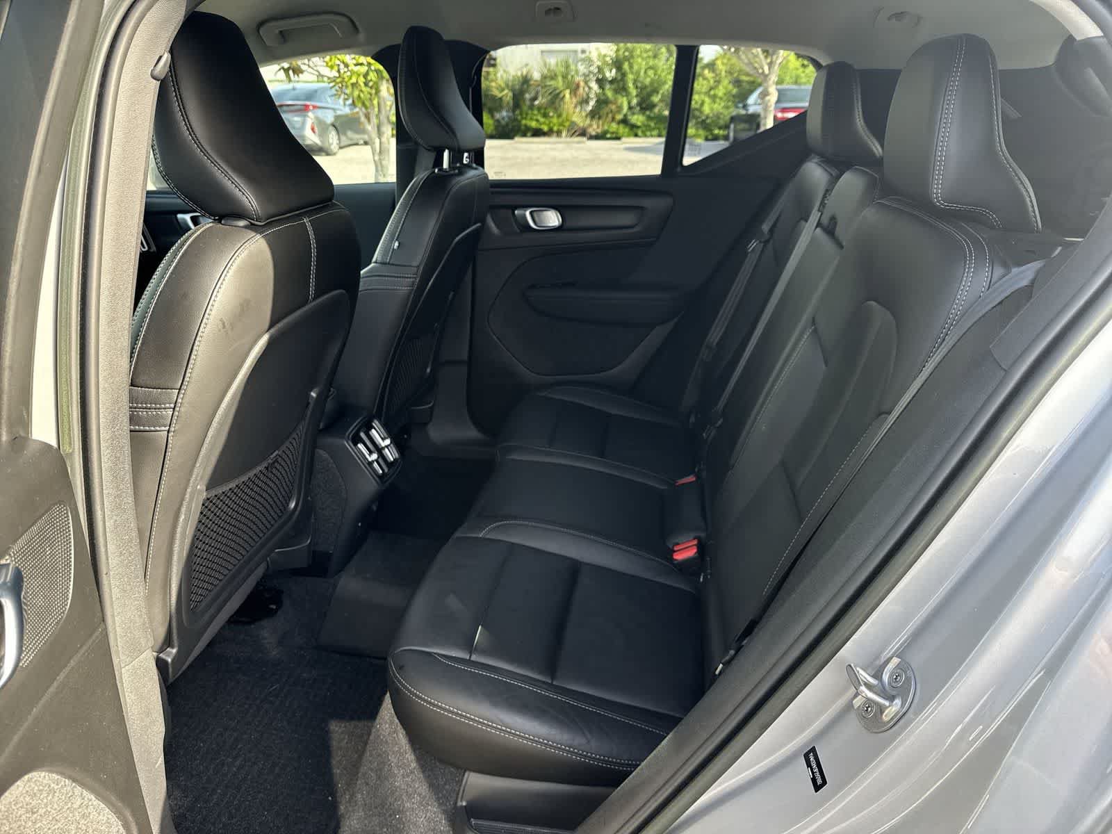 Used 2023 Volvo XC40 B4 Core w/ Convenience Package FWD image 26