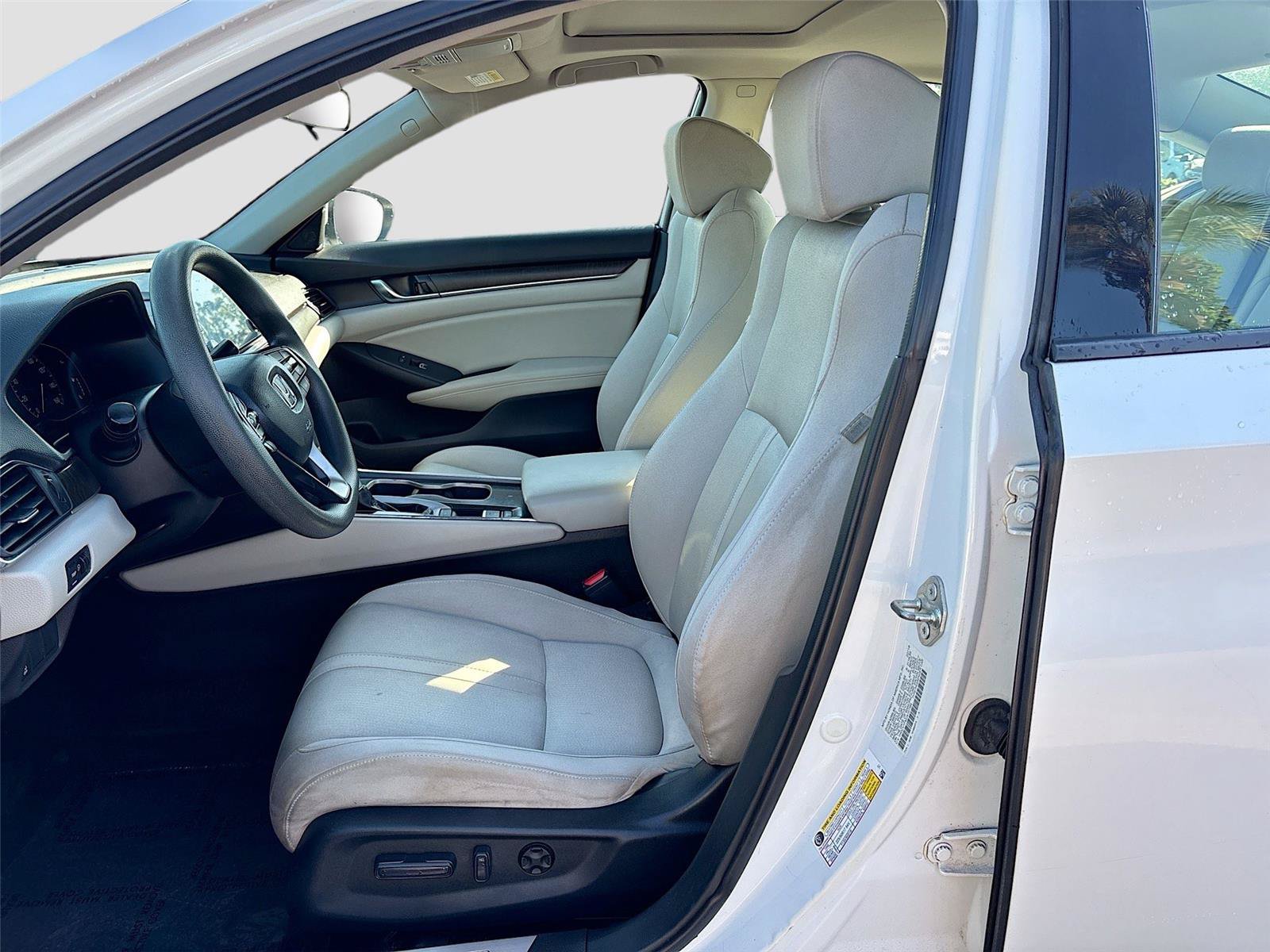 Used 2018 Honda Accord EX image 19