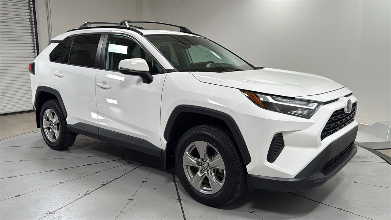 Used 2022 Toyota RAV4 XLE image 3