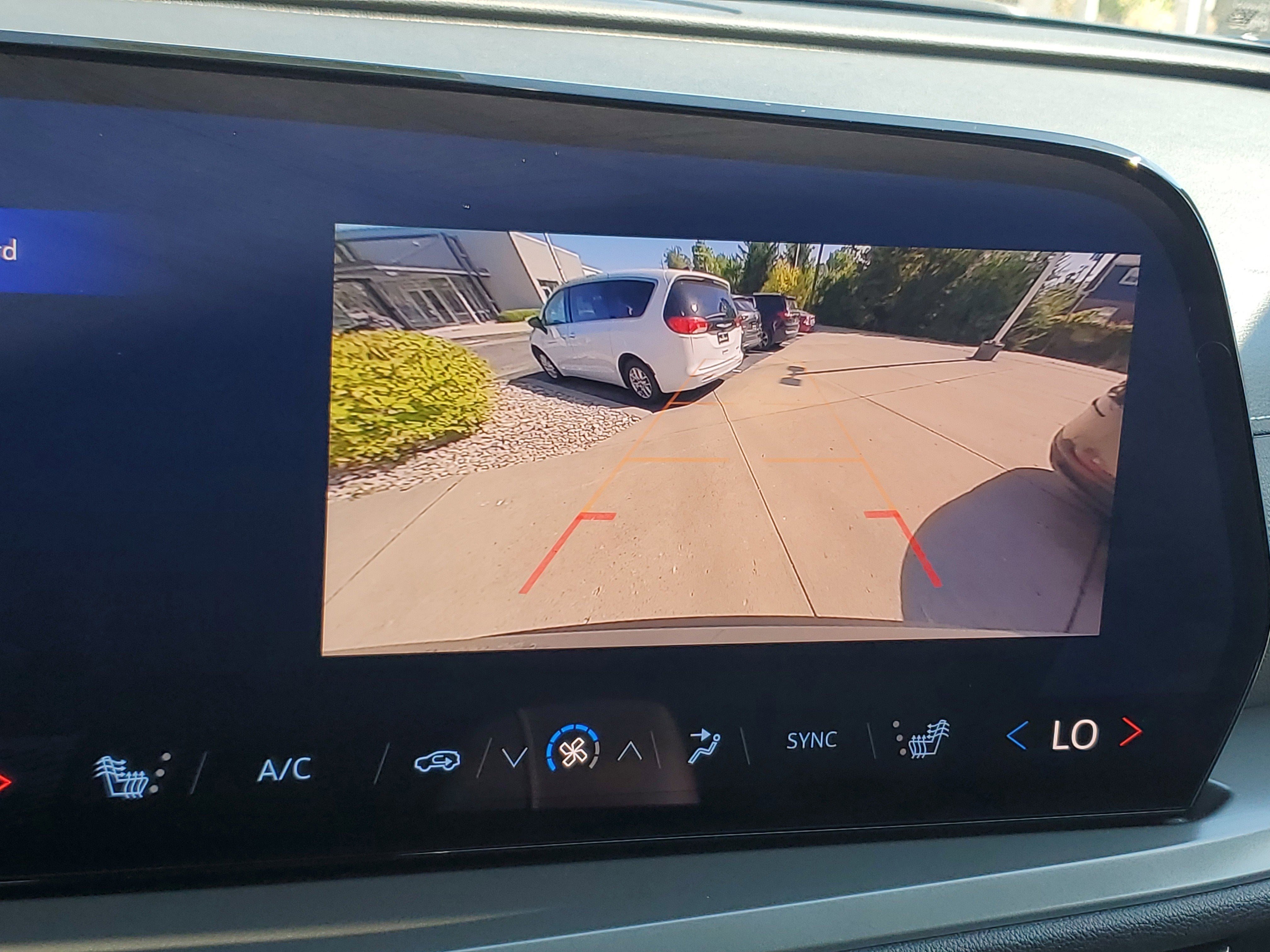 Used 2025 Chevrolet Traverse LT image 26