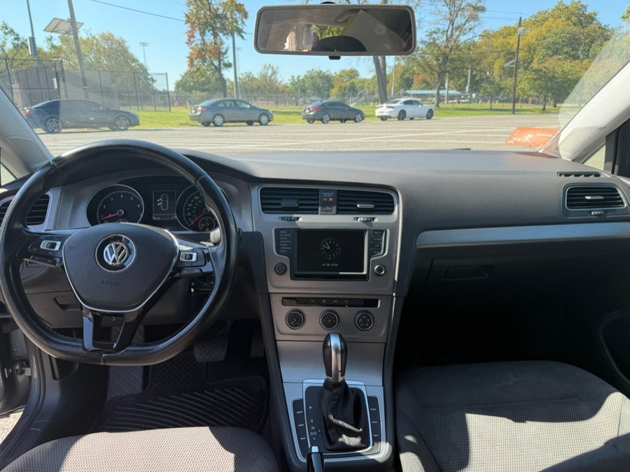 Used 2017 Volkswagen Golf S FWD image 10
