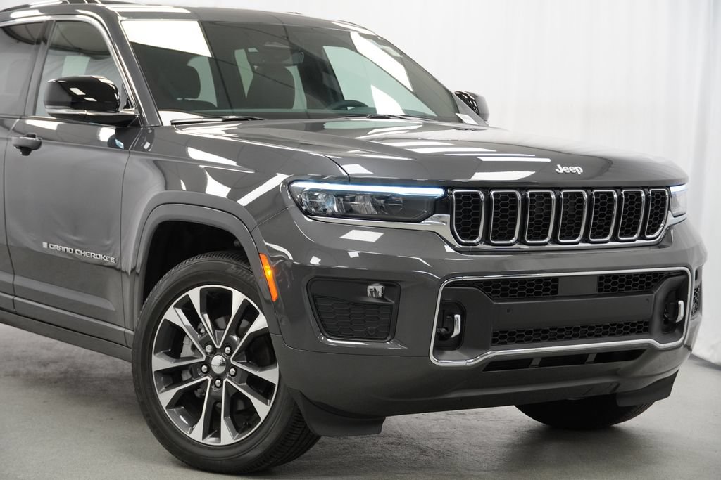 Certified 2025 Jeep Grand Cherokee Overland w/ Trailer Tow Package AWD/4WD image 3