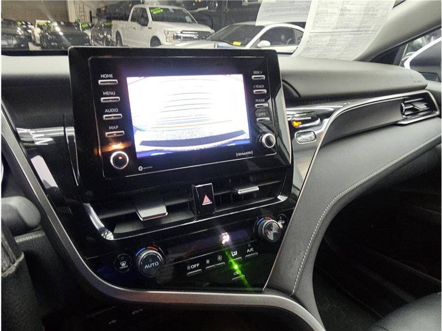 Used 2024 Toyota Camry SE FWD image 17